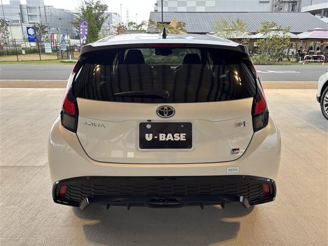 アクア ＧＲスポーツ　スマートキー＆プッシュスタート　イモビライザー　ナビ　ＬＥＤライト　衝突軽減ブレーキ　ワンオーナー車　クルコン　メモリナビ　ミュージックプレイヤー接続可　横滑り防止装置　オートエアコン　キーレス（5枚目）