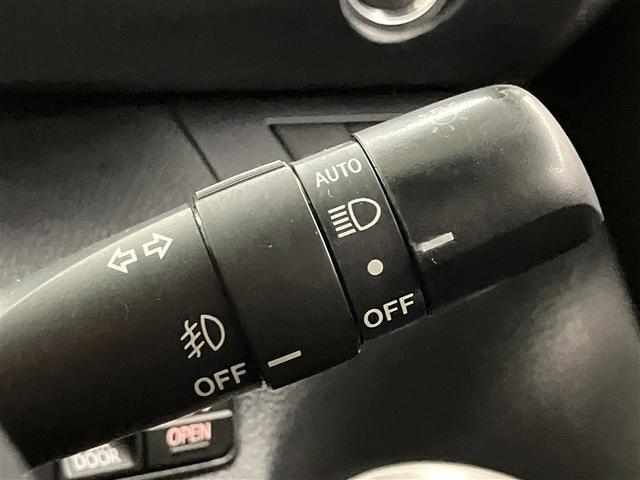 シエンタ G クエロ 軽減ブレーキ 両側自動ドア Iストップ 後カメラ ワンオーナー車 デュアルエアバック パワーウィンドウ フルオートエアコン DVD再生可 ウォークスルー LEDヘッド ナビ&TV スマキー VSC(15枚目)
