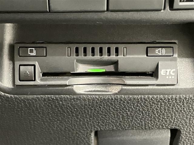 アクア Z LEDヘッドライト スマートキー 100V電源 イモビライザー アルミホイール ドライブレコーダー オートクルーズコントロール 点検記録簿 エアコン ESC ナビ カーテンエアバッグ ETC キーレス(9枚目)