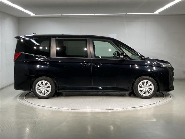 ノア Ｘ　衝突被害軽減装置　ドラレコ付　ＬＥＤライト　オートクルーズコントロール　盗難防止システム　バックモニター　ミュージックプレイヤー接続可　パワーウィンドウ　ＥＴＣ　３列シート　オートエアコン　ＡＢＳ（3枚目）