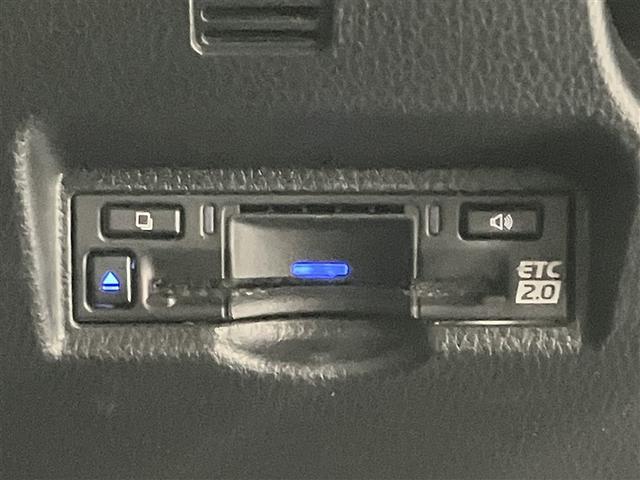 ノア Ｘ　衝突被害軽減装置　ドラレコ付　ＬＥＤライト　オートクルーズコントロール　盗難防止システム　バックモニター　ミュージックプレイヤー接続可　パワーウィンドウ　ＥＴＣ　３列シート　オートエアコン　ＡＢＳ（10枚目）