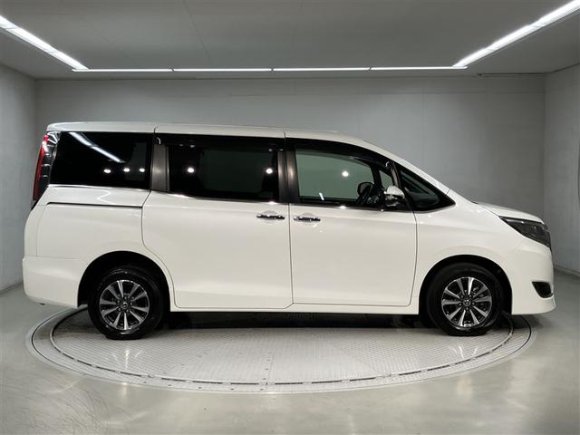 エスクァイア Ｘｉ　横滑り防止機能　ドラレコ　キーレス　ＬＥＤライト　ウォークスルー　地デジ　Ｂカメラ　クルコン　アイドリングストップ　ＤＶＤ　衝突軽減　４ＷＤ　ＥＴＣ　ＡＢＳ　アルミホイール　メモリーナビ　３列シート（3枚目）