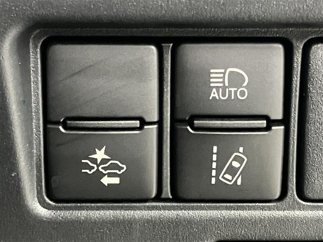 エスクァイア Ｘｉ　横滑り防止機能　ドラレコ　キーレス　ＬＥＤライト　ウォークスルー　地デジ　Ｂカメラ　クルコン　アイドリングストップ　ＤＶＤ　衝突軽減　４ＷＤ　ＥＴＣ　ＡＢＳ　アルミホイール　メモリーナビ　３列シート（12枚目）