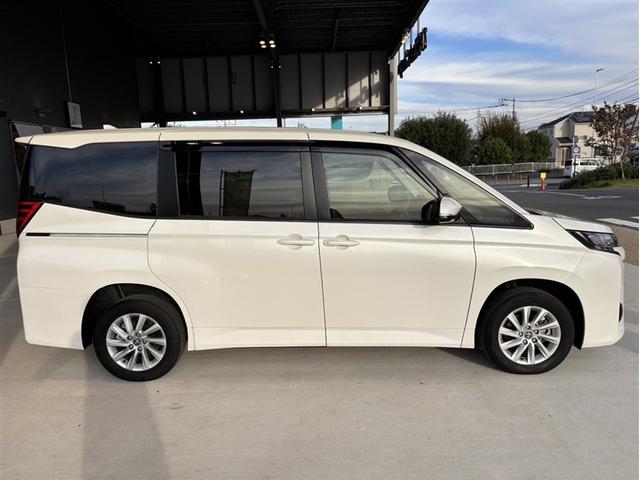 ノア ハイブリッドG パワースライドドア LEDヘッドライト バックモニター フルセグTV ミュージックプレイヤー接続可 ETC アルミホイール 3列シート メモリーナビ 4WD 衝突被害軽減システム DVD再生(4枚目)