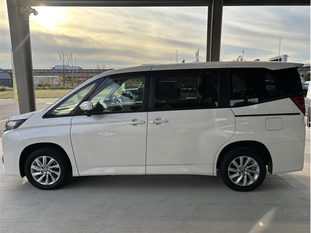 ノア ハイブリッドG パワースライドドア LEDヘッドライト バックモニター フルセグTV ミュージックプレイヤー接続可 ETC アルミホイール 3列シート メモリーナビ 4WD 衝突被害軽減システム DVD再生(8枚目)