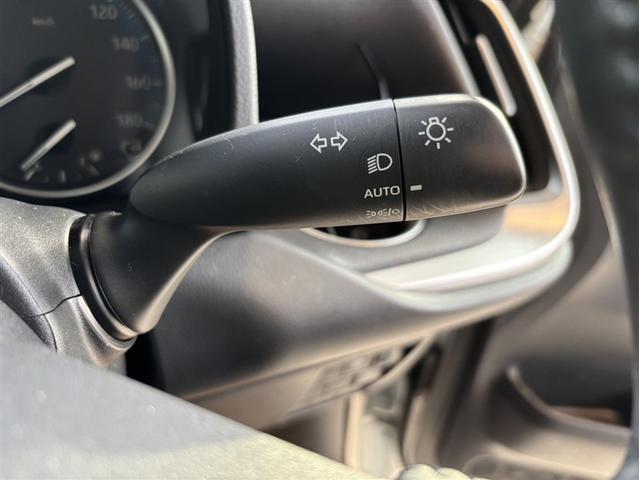 ノア ハイブリッドG パワースライドドア LEDヘッドライト バックモニター フルセグTV ミュージックプレイヤー接続可 ETC アルミホイール 3列シート メモリーナビ 4WD 衝突被害軽減システム DVD再生(13枚目)