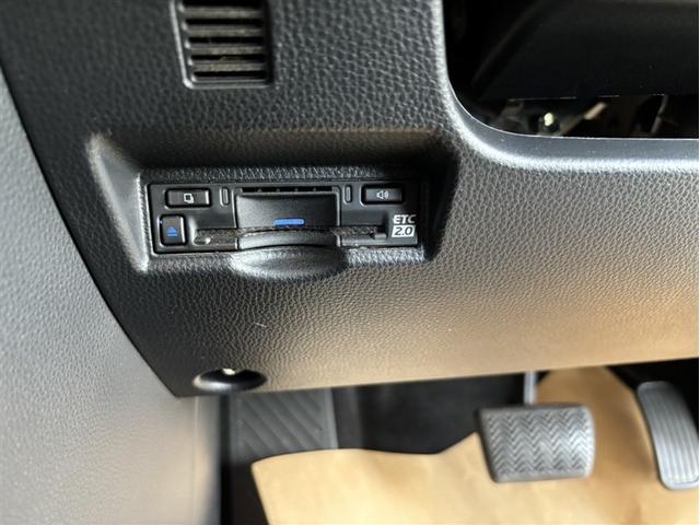 ノア ハイブリッドG パワースライドドア LEDヘッドライト バックモニター フルセグTV ミュージックプレイヤー接続可 ETC アルミホイール 3列シート メモリーナビ 4WD 衝突被害軽減システム DVD再生(20枚目)