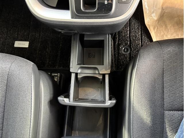 ノア ハイブリッドG パワースライドドア LEDヘッドライト バックモニター フルセグTV ミュージックプレイヤー接続可 ETC アルミホイール 3列シート メモリーナビ 4WD 衝突被害軽減システム DVD再生(21枚目)