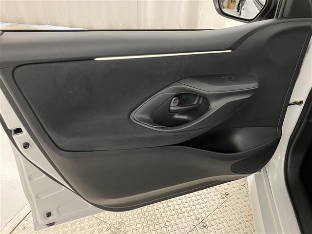 ヤリス ハイブリッドG サイドエアバッグ スマートキ ナビ Bモニター ETC車載器 横滑り防止装置 クルコン セキュリティアラーム メディアプレイヤー接続 パワステ 点検記録簿 メモリーナビゲーション キーフリー ABS(31枚目)