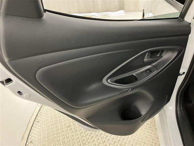 ヤリス ハイブリッドG サイドエアバッグ スマートキ ナビ Bモニター ETC車載器 横滑り防止装置 クルコン セキュリティアラーム メディアプレイヤー接続 パワステ 点検記録簿 メモリーナビゲーション キーフリー ABS(32枚目)