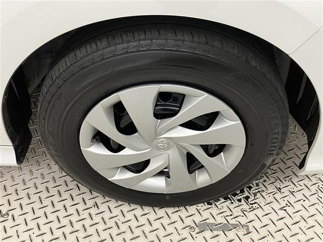 ヤリス ハイブリッドG サイドエアバッグ スマートキ ナビ Bモニター ETC車載器 横滑り防止装置 クルコン セキュリティアラーム メディアプレイヤー接続 パワステ 点検記録簿 メモリーナビゲーション キーフリー ABS(39枚目)