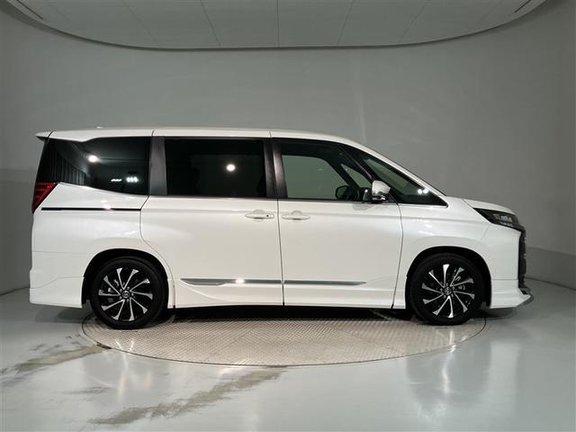 ノア ハイブリッドS-Z エアロ 横滑り防止機能 エアバッグ オートクルーズコントロール 地デジ 両側自動ドア ダブルエアコン スマートエントリー LEDランプ バックモニター メモリナビ 3列シート ETC付き ABS(3枚目)