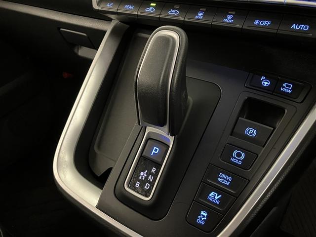 ノア ハイブリッドS-Z エアロ 横滑り防止機能 エアバッグ オートクルーズコントロール 地デジ 両側自動ドア ダブルエアコン スマートエントリー LEDランプ バックモニター メモリナビ 3列シート ETC付き ABS(16枚目)