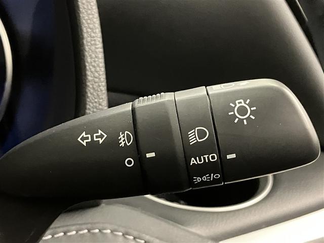 ノア ハイブリッドS-Z エアロ 横滑り防止機能 エアバッグ オートクルーズコントロール 地デジ 両側自動ドア ダブルエアコン スマートエントリー LEDランプ バックモニター メモリナビ 3列シート ETC付き ABS(22枚目)