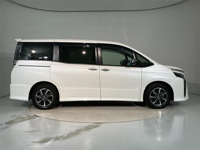 ヴォクシー ＺＳ　煌　地上デジタル　ＴＳＳ　両側パワードア　アイドリングストップ車　パワーウィンド　横滑防止　１オーナ　整備記録簿　ＤＶＤ可　盗難防止装置　スマートエントリー　Ｂカメラ　ＡＵＸ　ＬＥＤヘッドライト　ＥＴＣ（3枚目）