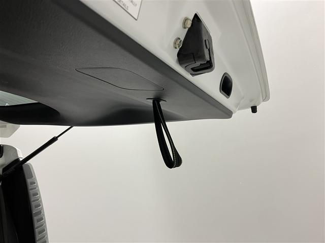 ヴォクシー ＺＳ　煌　地上デジタル　ＴＳＳ　両側パワードア　アイドリングストップ車　パワーウィンド　横滑防止　１オーナ　整備記録簿　ＤＶＤ可　盗難防止装置　スマートエントリー　Ｂカメラ　ＡＵＸ　ＬＥＤヘッドライト　ＥＴＣ（32枚目）