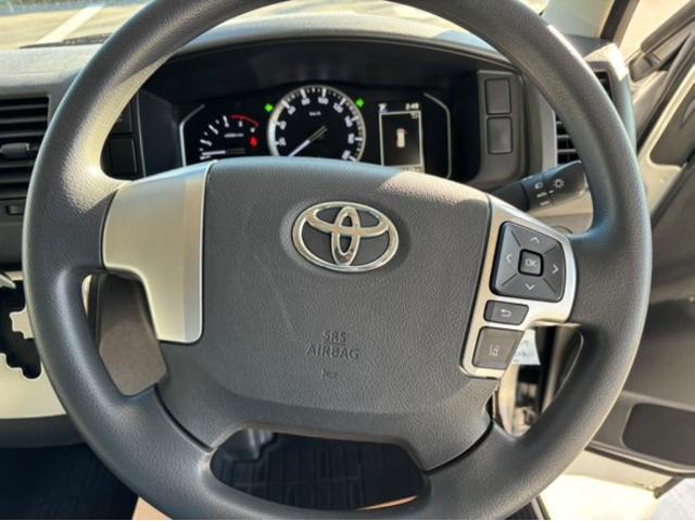 ハイエースバン DX GLパッケージ メモリナビ LEDヘッド ナビ&TV バックモニター フルセグ 横滑り防止装置 キーレスエントリー エアコン ETC車載器 記録簿 パワステ DVD再生 フロントパワーウインドウ エアバック ABS(5枚目)