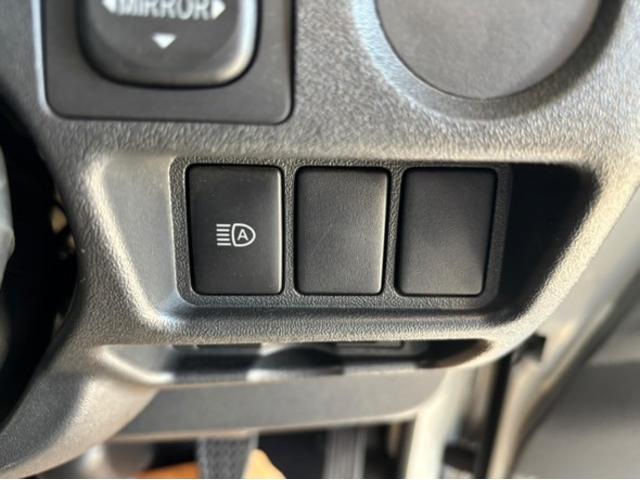 ハイエースバン DX GLパッケージ メモリナビ LEDヘッド ナビ&TV バックモニター フルセグ 横滑り防止装置 キーレスエントリー エアコン ETC車載器 記録簿 パワステ DVD再生 フロントパワーウインドウ エアバック ABS(17枚目)