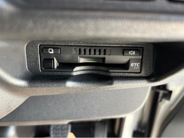 ハイエースバン DX GLパッケージ メモリナビ LEDヘッド ナビ&TV バックモニター フルセグ 横滑り防止装置 キーレスエントリー エアコン ETC車載器 記録簿 パワステ DVD再生 フロントパワーウインドウ エアバック ABS(18枚目)