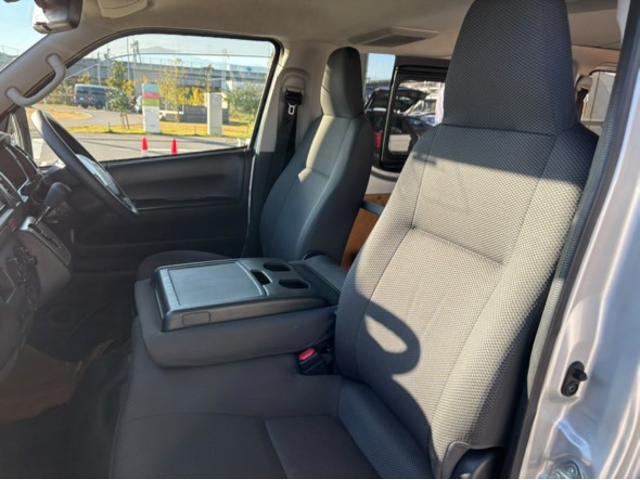 ハイエースバン DX GLパッケージ メモリナビ LEDヘッド ナビ&TV バックモニター フルセグ 横滑り防止装置 キーレスエントリー エアコン ETC車載器 記録簿 パワステ DVD再生 フロントパワーウインドウ エアバック ABS(20枚目)