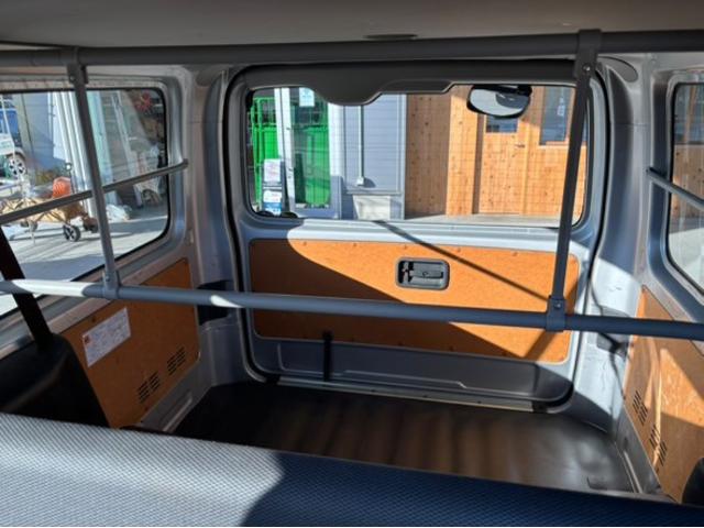 ハイエースバン DX GLパッケージ メモリナビ LEDヘッド ナビ&TV バックモニター フルセグ 横滑り防止装置 キーレスエントリー エアコン ETC車載器 記録簿 パワステ DVD再生 フロントパワーウインドウ エアバック ABS(22枚目)