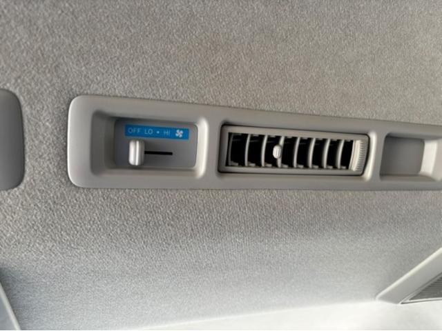 ハイエースバン DX GLパッケージ メモリナビ LEDヘッド ナビ&TV バックモニター フルセグ 横滑り防止装置 キーレスエントリー エアコン ETC車載器 記録簿 パワステ DVD再生 フロントパワーウインドウ エアバック ABS(28枚目)