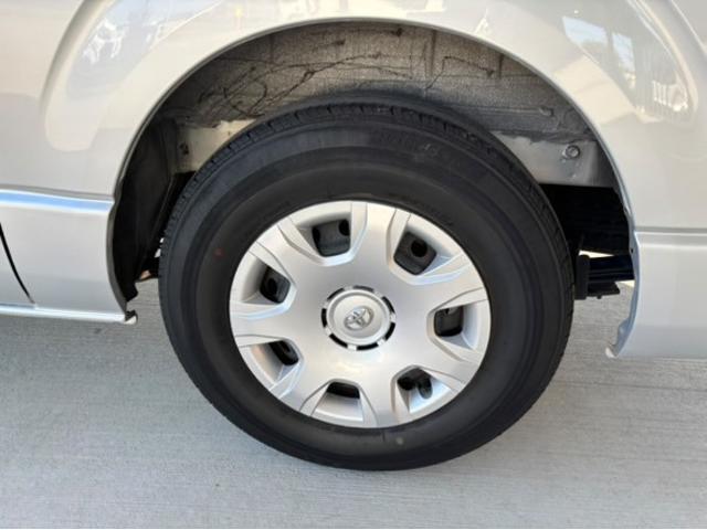 ハイエースバン DX GLパッケージ メモリナビ LEDヘッド ナビ&TV バックモニター フルセグ 横滑り防止装置 キーレスエントリー エアコン ETC車載器 記録簿 パワステ DVD再生 フロントパワーウインドウ エアバック ABS(30枚目)