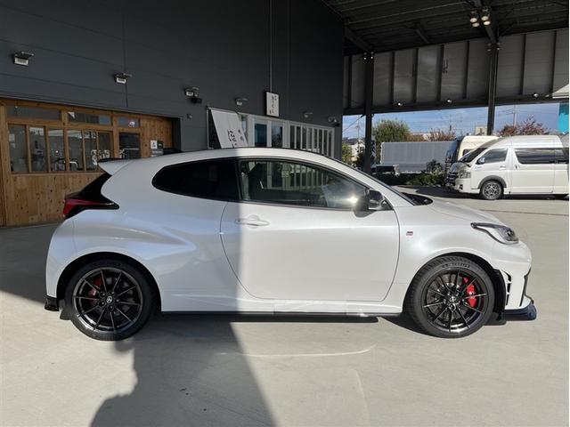 GRヤリス RZ ハイパフォーマンス LEDライト フルセグTV Bカメラ オートエアコン エアバッグ スマートキ- パワーウインドウ 記録簿 オートクルーズコントロール キーフリー カーテンエアバッグ ABS ETC 4WD ESC(2枚目)