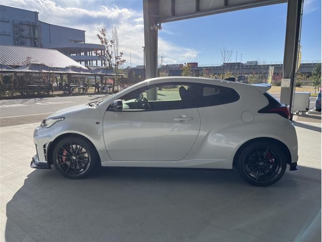 GRヤリス RZ ハイパフォーマンス LEDライト フルセグTV Bカメラ オートエアコン エアバッグ スマートキ- パワーウインドウ 記録簿 オートクルーズコントロール キーフリー カーテンエアバッグ ABS ETC 4WD ESC(4枚目)