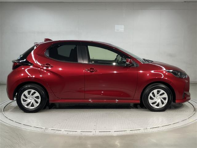 ヤリス ハイブリッドＧ　サイドエアバッグ　スマートキ　ナビ　Ｂモニター　ＥＴＣ車載器　横滑り防止装置　クルコン　セキュリティアラーム　メディアプレイヤー接続　パワステ　点検記録簿　メモリーナビゲーション　キーフリー　ＤＶＤ（3枚目）