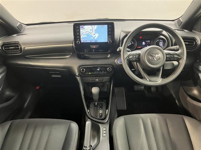 ヤリス ハイブリッドＧ　サイドエアバッグ　スマートキ　ナビ　Ｂモニター　ＥＴＣ車載器　横滑り防止装置　クルコン　セキュリティアラーム　メディアプレイヤー接続　パワステ　点検記録簿　メモリーナビゲーション　キーフリー　ＤＶＤ（5枚目）