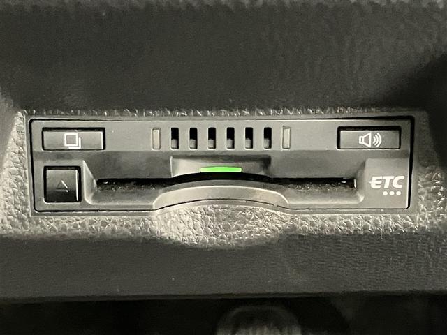 ヤリス ハイブリッドＧ　サイドエアバッグ　スマートキ　ナビ　Ｂモニター　ＥＴＣ車載器　横滑り防止装置　クルコン　セキュリティアラーム　メディアプレイヤー接続　パワステ　点検記録簿　メモリーナビゲーション　キーフリー　ＤＶＤ（10枚目）