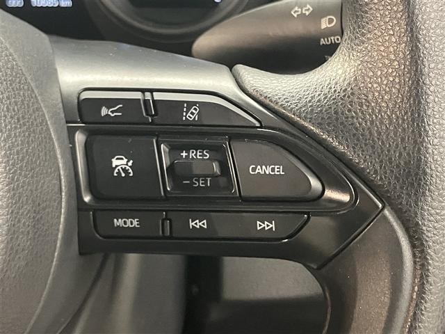 ヤリス ハイブリッドＧ　サイドエアバッグ　スマートキ　ナビ　Ｂモニター　ＥＴＣ車載器　横滑り防止装置　クルコン　セキュリティアラーム　メディアプレイヤー接続　パワステ　点検記録簿　メモリーナビゲーション　キーフリー　ＤＶＤ（13枚目）