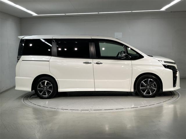 ヴォクシー ZS 煌II スマートキー・プッシュスタート バックガイドモニター セキュリティアラーム 両側パワスラドア 1オーナー ETC車載器 地デジテレビ 記録簿付き VSC LEDライト 助手席エアバック AC パワステ(3枚目)