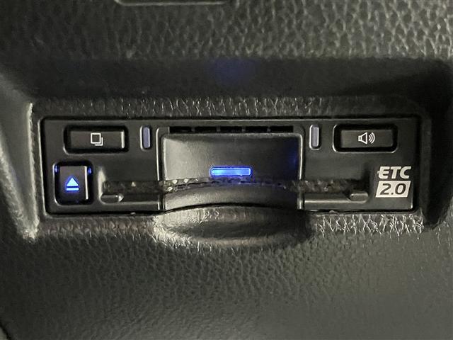 ヴォクシー ハイブリッドS-Z パワーウィンドウ DVD再生機能 インテリキー 横滑防止装置 地デジTV アクティブクルーズコントロール 1オナ フルオートエアコン リアカメラ エアバッグ ABS 100V充電 ナビTV キーレス(11枚目)