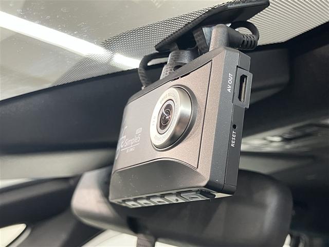 ヴォクシー ハイブリッドS-Z パワーウィンドウ DVD再生機能 インテリキー 横滑防止装置 地デジTV アクティブクルーズコントロール 1オナ フルオートエアコン リアカメラ エアバッグ ABS 100V充電 ナビTV キーレス(12枚目)