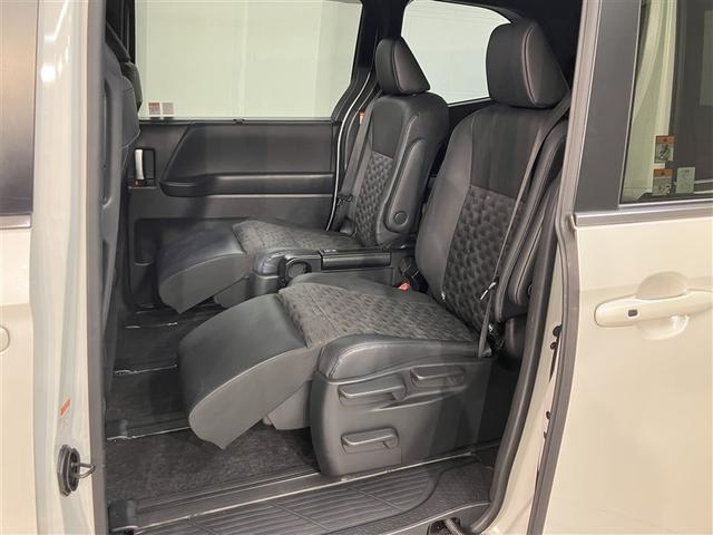 ヴォクシー ハイブリッドS-Z パワーウィンドウ DVD再生機能 インテリキー 横滑防止装置 地デジTV アクティブクルーズコントロール 1オナ フルオートエアコン リアカメラ エアバッグ ABS 100V充電 ナビTV キーレス(23枚目)