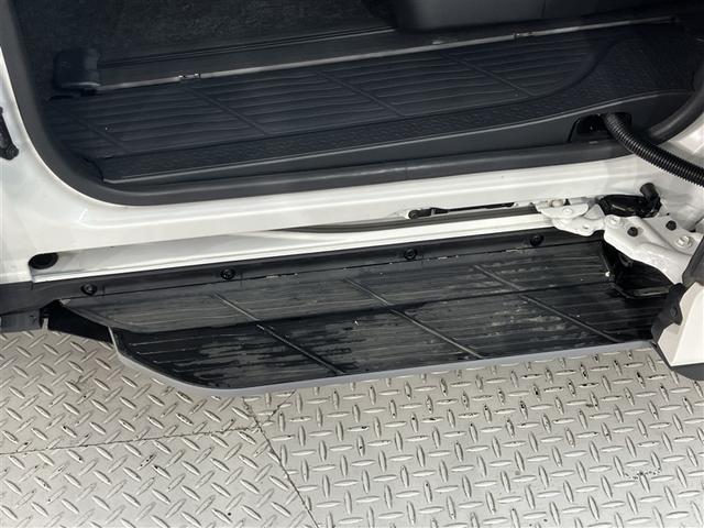 ヴォクシー ハイブリッドS-Z パワーウィンドウ DVD再生機能 インテリキー 横滑防止装置 地デジTV アクティブクルーズコントロール 1オナ フルオートエアコン リアカメラ エアバッグ ABS 100V充電 ナビTV キーレス(24枚目)