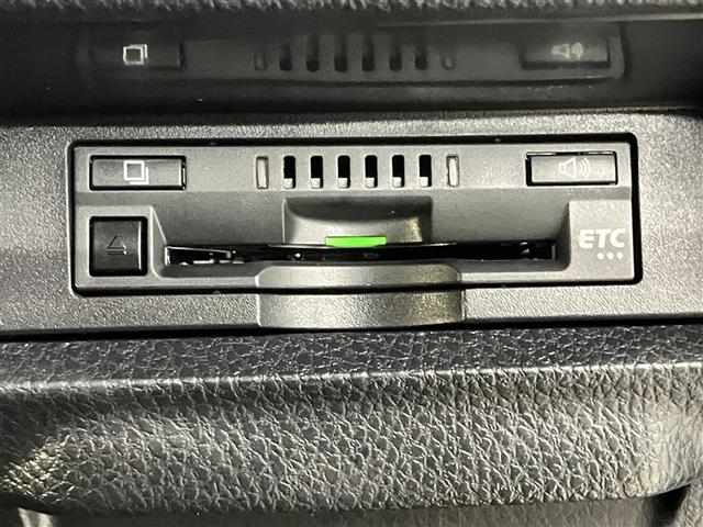 ヴォクシー ハイブリッドＺＳ　煌ＩＩ　電動両側スライドドア　ドライブレコーダ　パワーステアリング　ＤＶＤ再生可　スマキー　地デジＴＶ　ＡＵＸ　横滑防止　１オーナー　Ｗエアバック　ＡＡＣ　ＬＥＤランプ　エアバッグ　ナビＴＶ　盗難防止装置（9枚目）