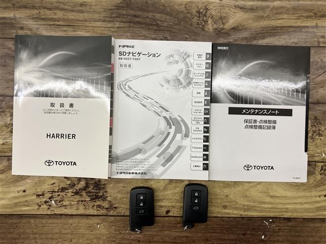 ハリアー プレミアム スタイルノアール 地デジ ナビTV TSS LEDヘッドライト ETC付 パワーシート 横滑り防止システム クルコン スマートキー エアバッグ セキュリティー DVD再生機能 メモリナビ AW オートエアコン ABS(20枚目)
