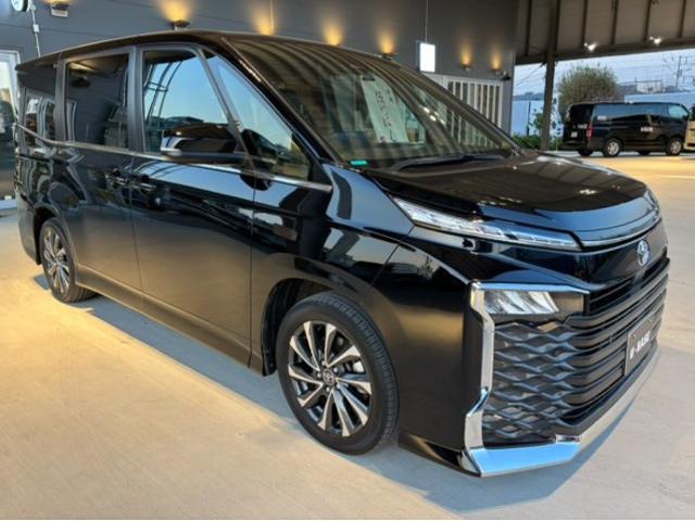 ヴォクシー S-Z DVD再生機能 スマートキープッシュスタート 両側電動パワースライドドア パワーウインドウ 1オナ ETC車載器 LEDライト アルミホイール 盗難防止装置 記録簿 横滑り防止機能 キーフリー ABS(2枚目)