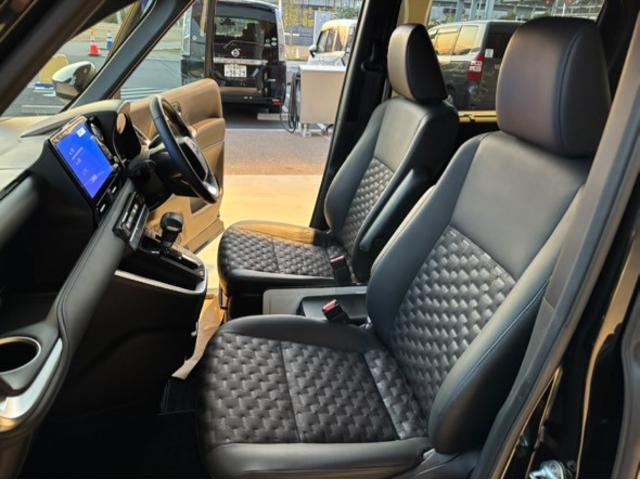 ヴォクシー S-Z DVD再生機能 スマートキープッシュスタート 両側電動パワースライドドア パワーウインドウ 1オナ ETC車載器 LEDライト アルミホイール 盗難防止装置 記録簿 横滑り防止機能 キーフリー ABS(16枚目)