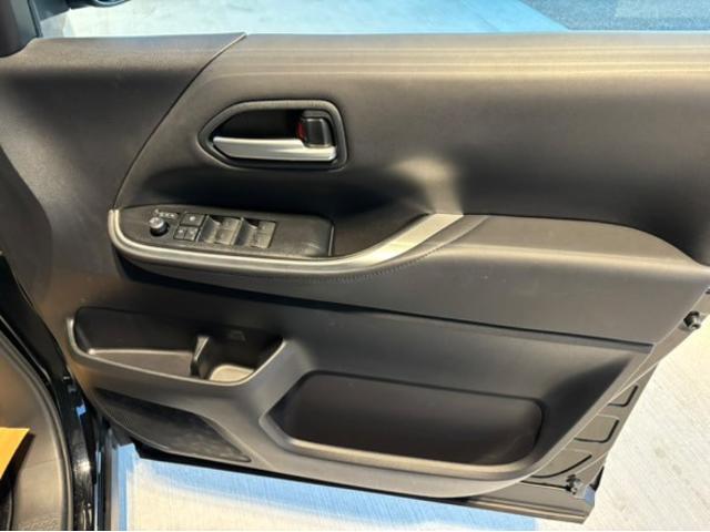 ヴォクシー S-Z DVD再生機能 スマートキープッシュスタート 両側電動パワースライドドア パワーウインドウ 1オナ ETC車載器 LEDライト アルミホイール 盗難防止装置 記録簿 横滑り防止機能 キーフリー ABS(17枚目)