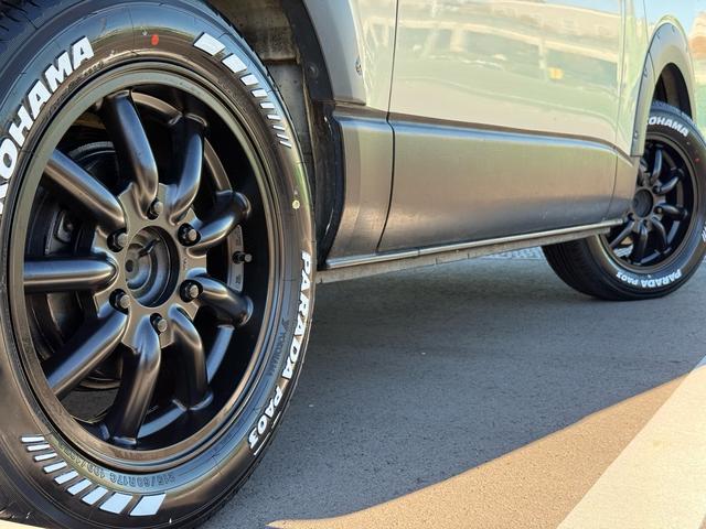 ハイエースバン ロングDX ナローハイルーフ・MC-9・ヨコハマPARADA・Uiビークル追加スタビライザー・コンフォートショックアブソーバー・ジャオスオーバーフェンダー・カロッツェリアナビ・ETC・3人乗り仕様・荷室カスタム(10枚目)