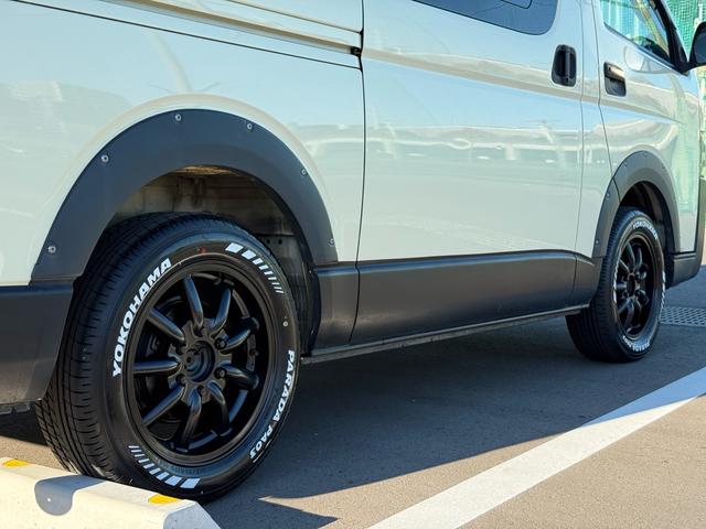ハイエースバン ロングDX ナローハイルーフ・MC-9・ヨコハマPARADA・Uiビークル追加スタビライザー・コンフォートショックアブソーバー・ジャオスオーバーフェンダー・カロッツェリアナビ・ETC・3人乗り仕様・荷室カスタム(15枚目)