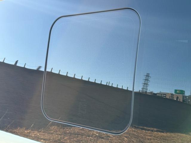 ハイエースバン ロングDX ナローハイルーフ・MC-9・ヨコハマPARADA・Uiビークル追加スタビライザー・コンフォートショックアブソーバー・ジャオスオーバーフェンダー・カロッツェリアナビ・ETC・3人乗り仕様・荷室カスタム(17枚目)