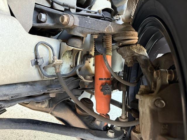 ハイエースバン ロングDX ナローハイルーフ・MC-9・ヨコハマPARADA・Uiビークル追加スタビライザー・コンフォートショックアブソーバー・ジャオスオーバーフェンダー・カロッツェリアナビ・ETC・3人乗り仕様・荷室カスタム(19枚目)