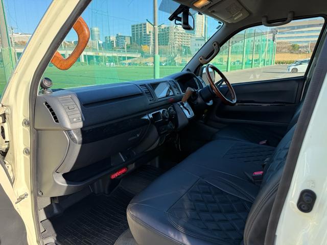 ハイエースバン ロングDX ナローハイルーフ・MC-9・ヨコハマPARADA・Uiビークル追加スタビライザー・コンフォートショックアブソーバー・ジャオスオーバーフェンダー・カロッツェリアナビ・ETC・3人乗り仕様・荷室カスタム(22枚目)