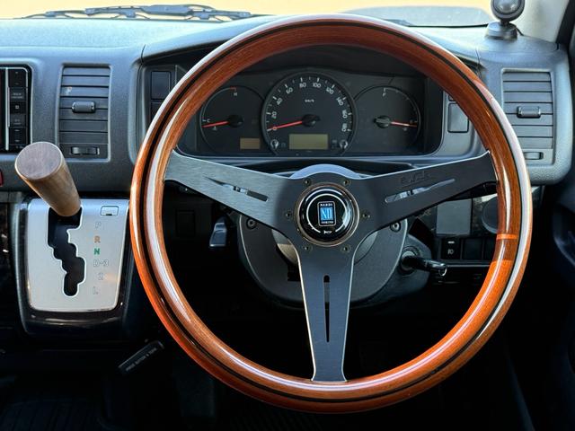 ハイエースバン ロングDX ナローハイルーフ・MC-9・ヨコハマPARADA・Uiビークル追加スタビライザー・コンフォートショックアブソーバー・ジャオスオーバーフェンダー・カロッツェリアナビ・ETC・3人乗り仕様・荷室カスタム(23枚目)