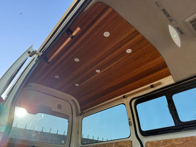 ハイエースバン ロングDX ナローハイルーフ・MC-9・ヨコハマPARADA・Uiビークル追加スタビライザー・コンフォートショックアブソーバー・ジャオスオーバーフェンダー・カロッツェリアナビ・ETC・3人乗り仕様・荷室カスタム(38枚目)